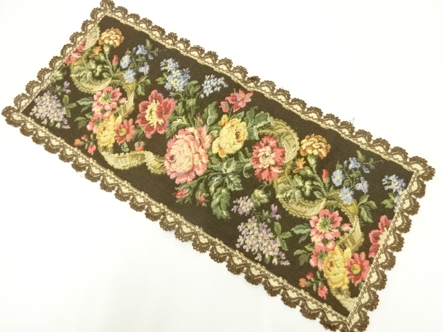 アンティーク　レース花模様織出しテーブルセンター